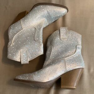 EUC Forever 21 Silver Rhinestone Ankle Booties